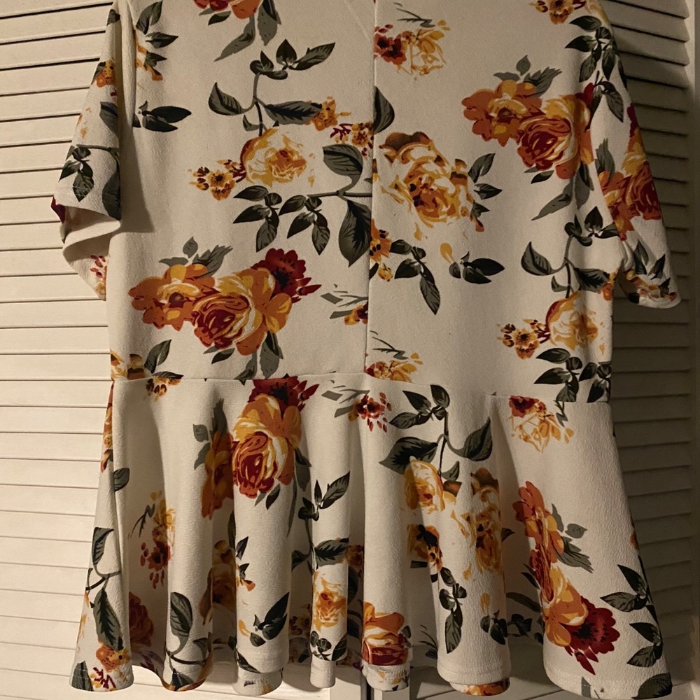 Flower Blouse - Picture 2 of 2